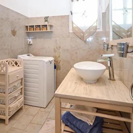 1 Bedroom Pet Friendly In Prázdninový dům Entrechaux