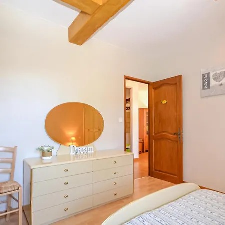 1 Bedroom Pet Friendly In * Entrechaux