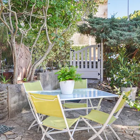 1 Bedroom Pet Friendly In *